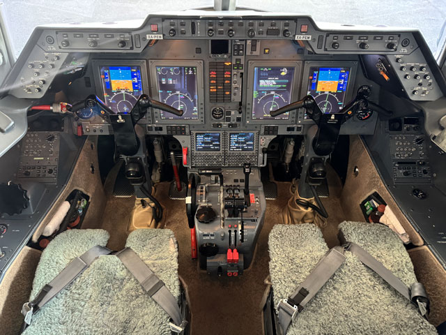 2008 Hawker 750 S/N HB-0008 - Cockpit View